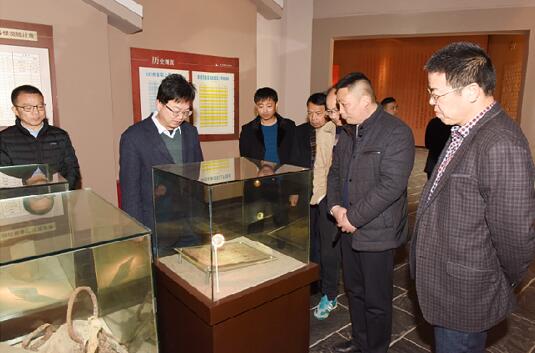 江苏洪泽湖监狱副政委姜要文等来到淮海调研.jpg