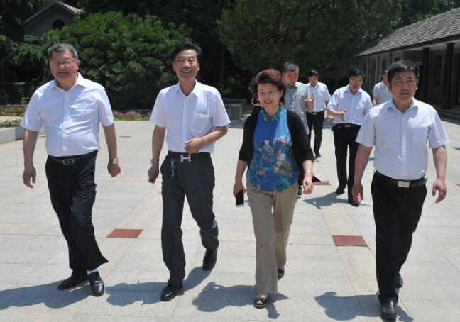 盐城市政协领导参观农建四师陈列馆.jpg