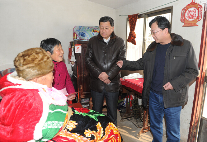 农场领导开展慰问活动.jpg