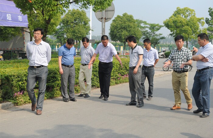 集团公司验收组来我场验收项目工程.jpg